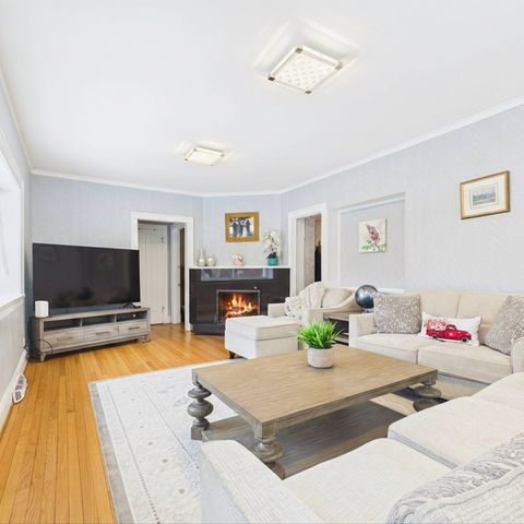 2611 Walnut Avenue, Evanston, IL 60201