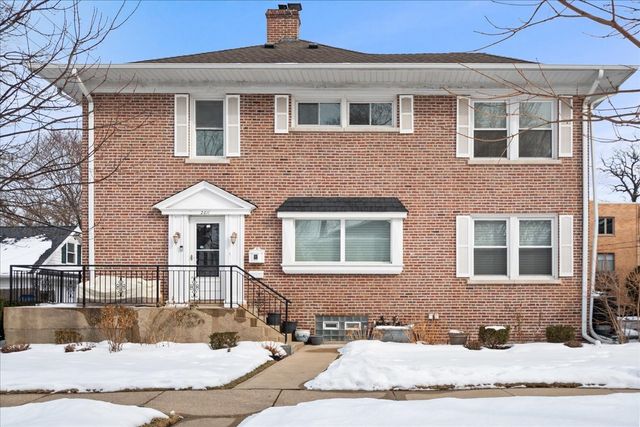 2611 Walnut Avenue, Evanston, IL 60201