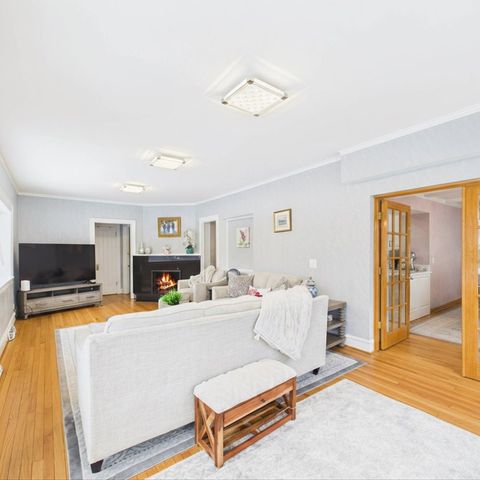 2611 Walnut Avenue, Evanston, IL 60201