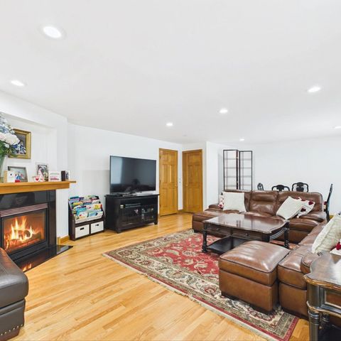 2611 Walnut Avenue, Evanston, IL 60201