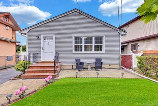 82 1st Street, New Hyde Park, NY 11040