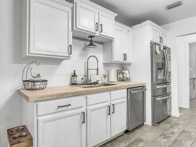 9435 E River Drive, Navarre, FL 32566