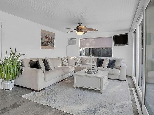 9435 E River Drive, Navarre, FL 32566