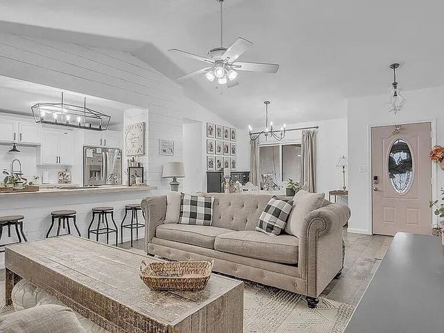 9435 E River Drive, Navarre, FL 32566