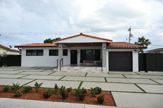 850 W 51st Pl, Hialeah, FL 33012