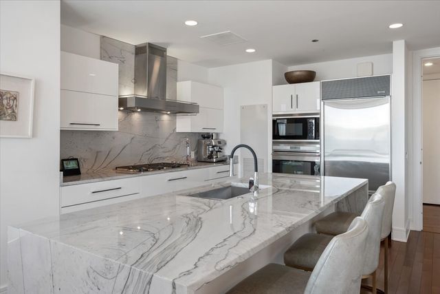 401 N Wabash Avenue 39H, Chicago, IL 60611