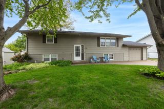 508 S 2nd Place, Eldridge, IA 52748