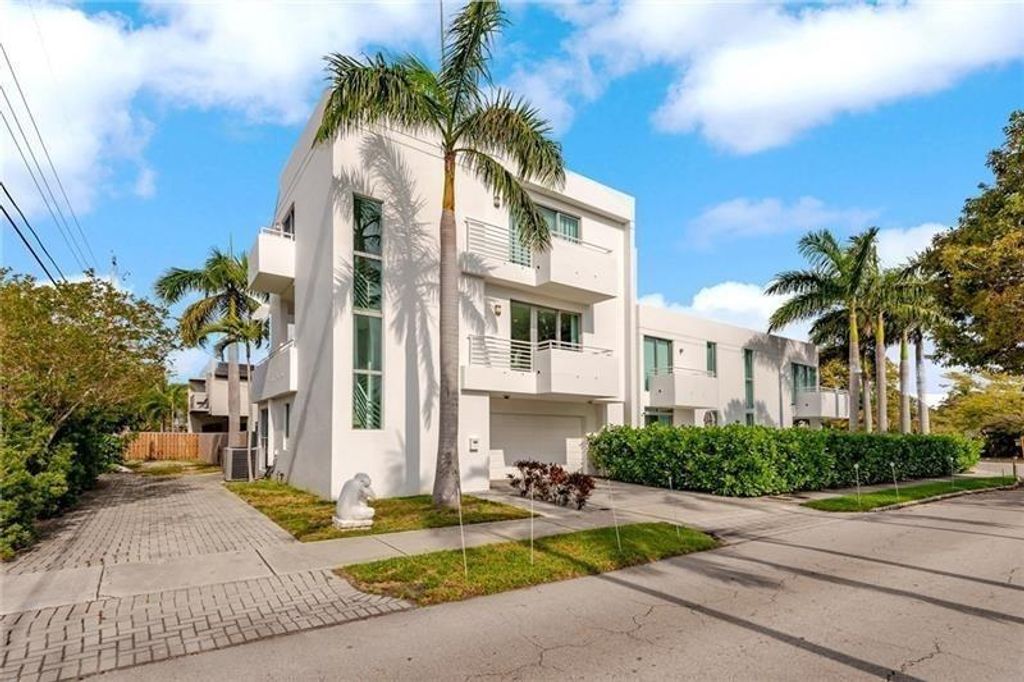 561 NE 15th Avenue, Fort Lauderdale, FL 33301