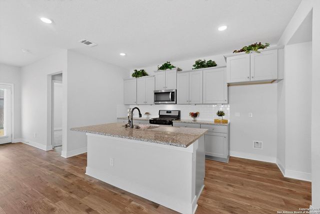 1405 Parkwood, Seguin, TX 78155