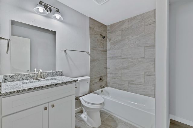 907 Main Street, Ennis, TX 75119