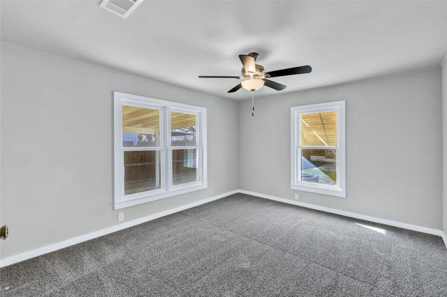 907 Main Street, Ennis, TX 75119