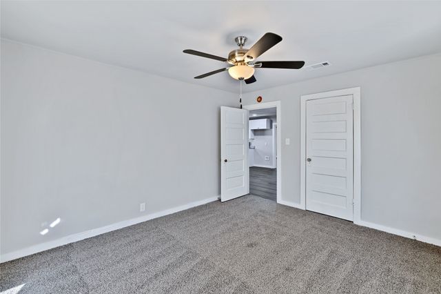 907 Main Street, Ennis, TX 75119