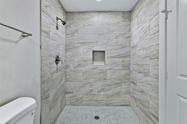 907 Main Street, Ennis, TX 75119