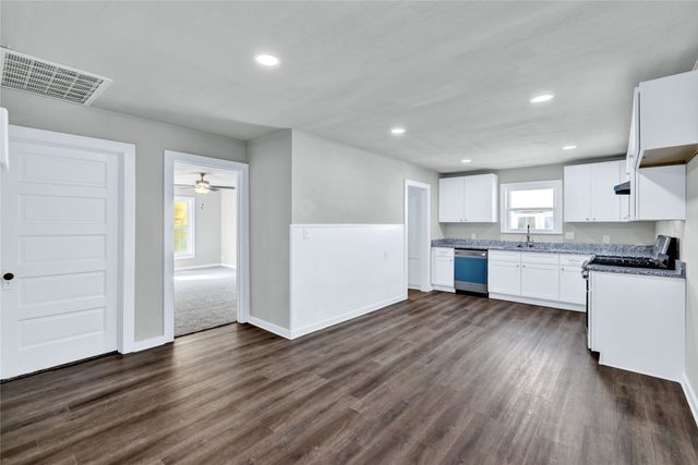 907 Main Street, Ennis, TX 75119