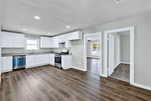 907 Main Street, Ennis, TX 75119