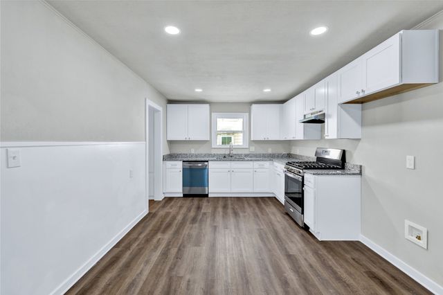 907 Main Street, Ennis, TX 75119