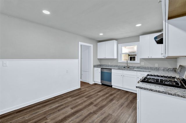 907 Main Street, Ennis, TX 75119