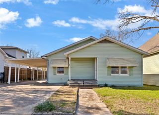 907 Main Street, Ennis, TX 75119