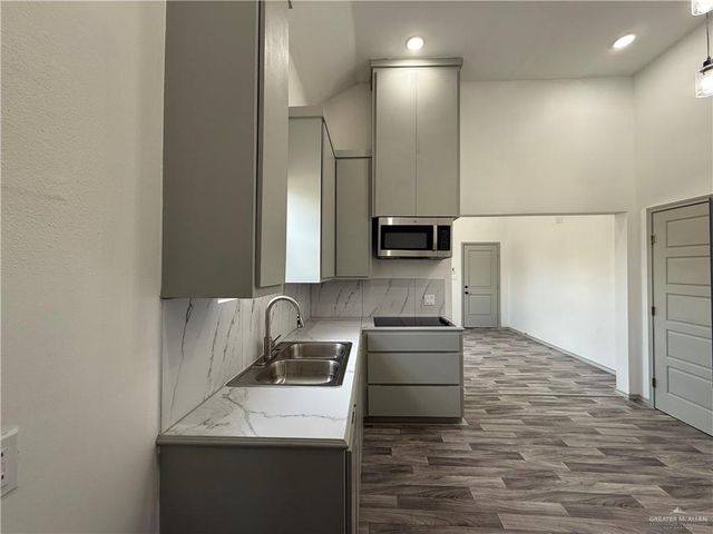 212 E 11th Street, Mission, TX 78572