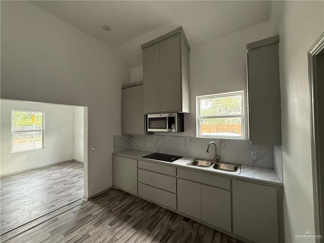 212 E 11th Street, Mission, TX 78572