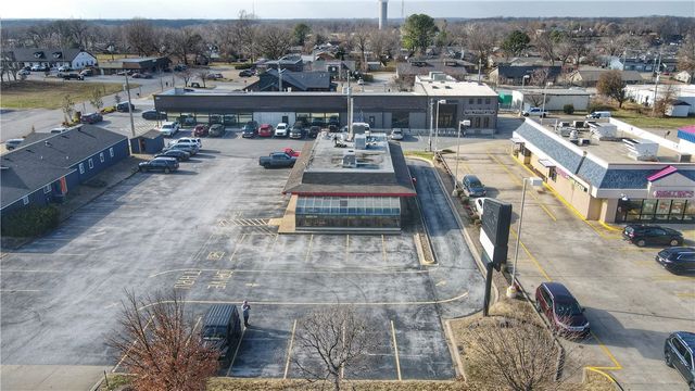 1117 N Walton Boulevard, Bentonville, AR 72712