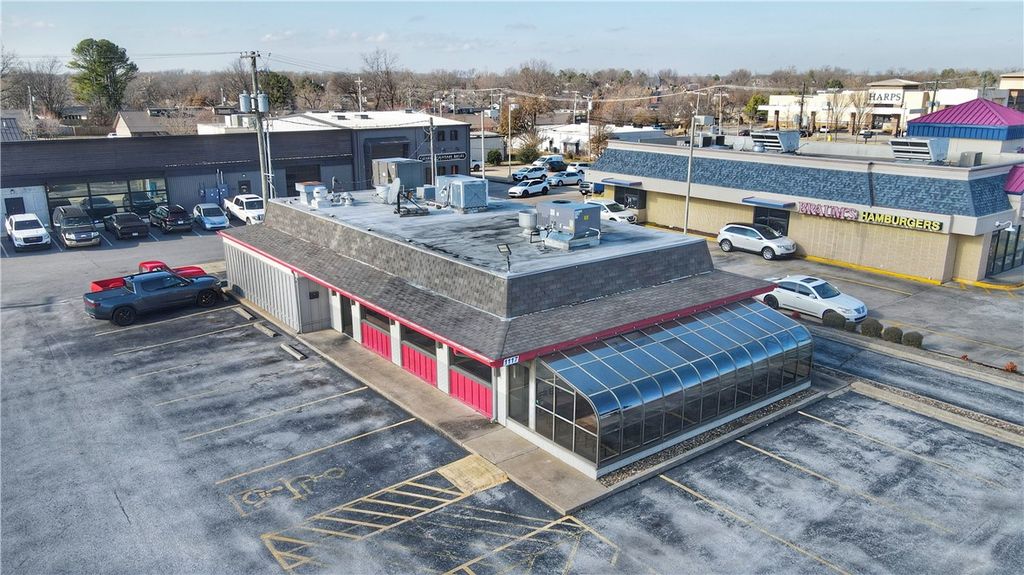 1117 N Walton Boulevard, Bentonville, AR 72712