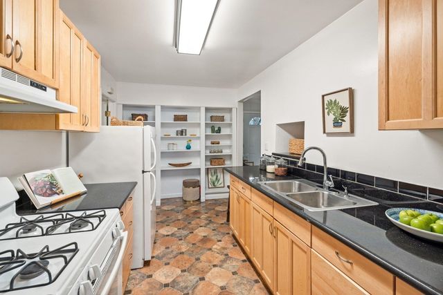 4800 4800 Hilltop Dr, El Sobrante, CA 94803