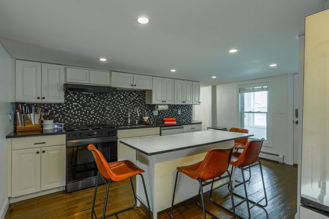 33 Bay View Ave, Winthrop, MA 02152