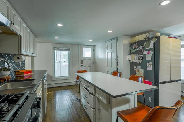 33 Bay View Ave, Winthrop, MA 02152