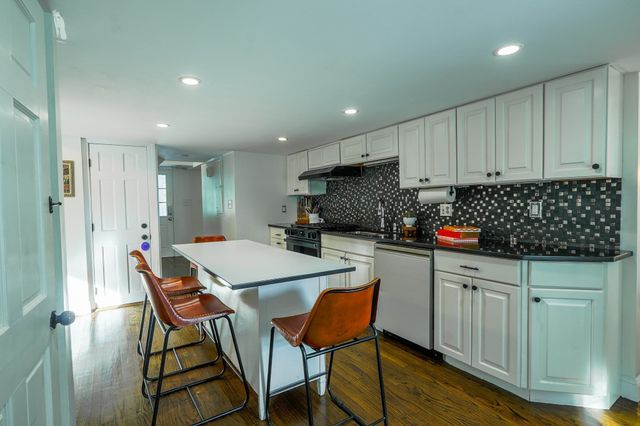 33 Bay View Ave, Winthrop, MA 02152