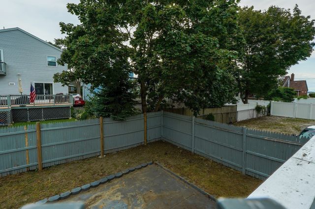 33 Bay View Ave, Winthrop, MA 02152
