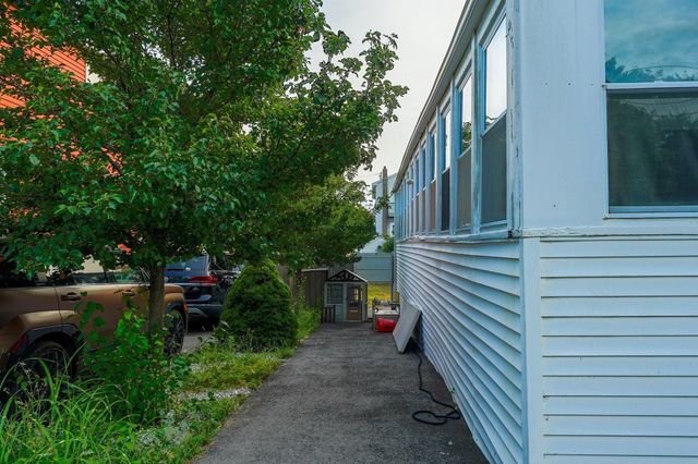 33 Bay View Ave, Winthrop, MA 02152