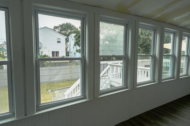 33 Bay View Ave, Winthrop, MA 02152