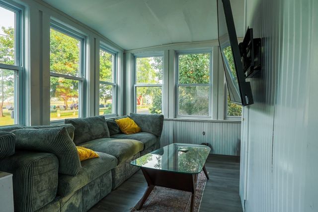 33 Bay View Ave, Winthrop, MA 02152