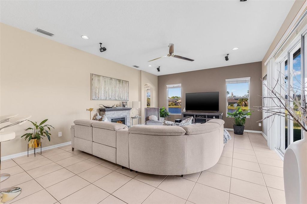 Image 17 of property listing at 4315 70TH AVENUE E, Ellenton, FL 34222