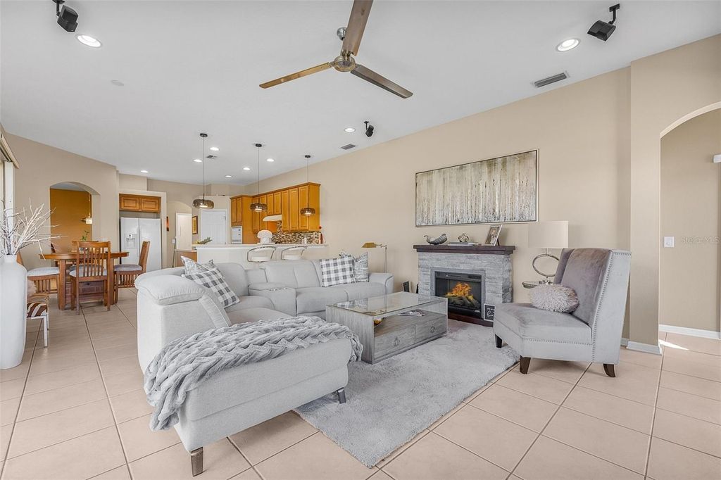 Image 20 of property listing at 4315 70TH AVENUE E, Ellenton, FL 34222