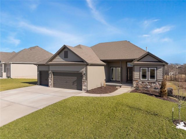 10139 N Winchester Avenue, Kansas City, MO 64156