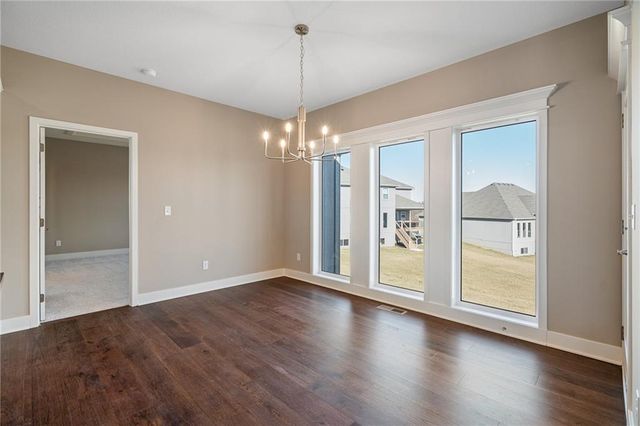 10139 N Winchester Avenue, Kansas City, MO 64156