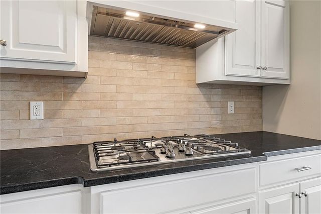 10139 N Winchester Avenue, Kansas City, MO 64156