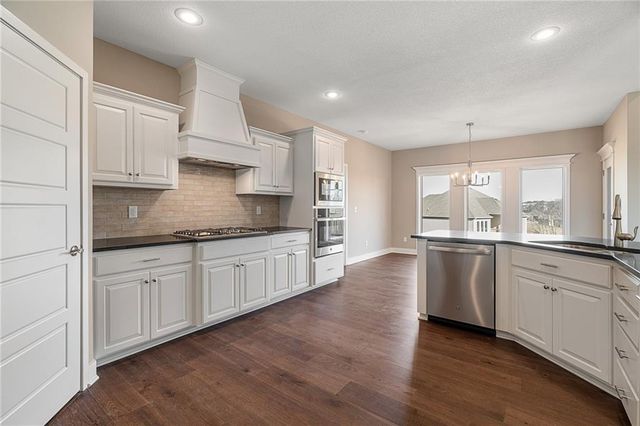 10139 N Winchester Avenue, Kansas City, MO 64156