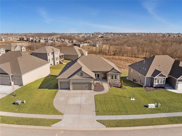 10139 N Winchester Avenue, Kansas City, MO 64156