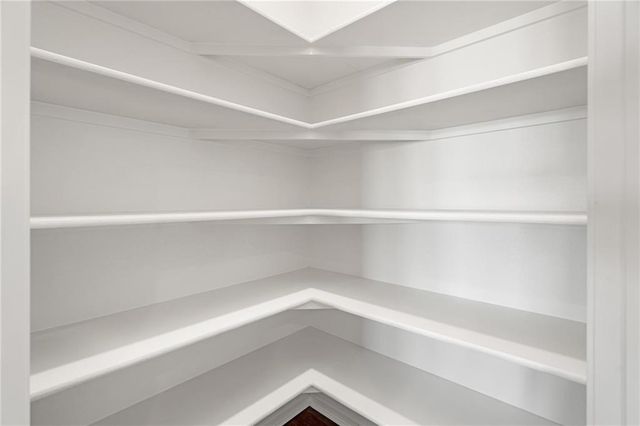 10139 N Winchester Avenue, Kansas City, MO 64156