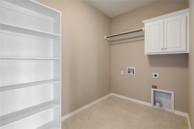 10139 N Winchester Avenue, Kansas City, MO 64156