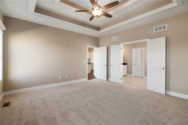 10139 N Winchester Avenue, Kansas City, MO 64156