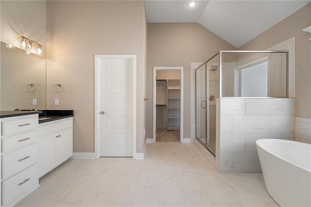 10139 N Winchester Avenue, Kansas City, MO 64156