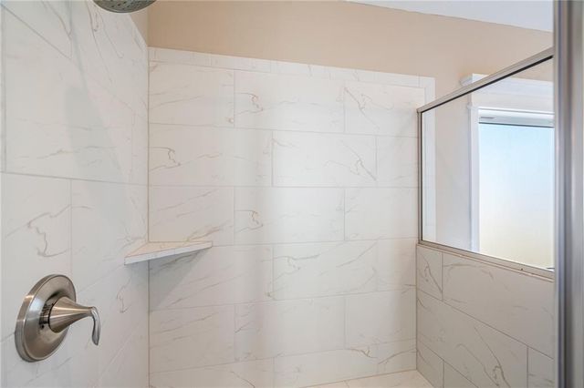 10139 N Winchester Avenue, Kansas City, MO 64156