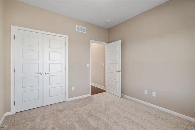 10139 N Winchester Avenue, Kansas City, MO 64156