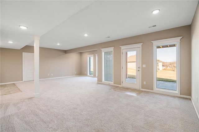 10139 N Winchester Avenue, Kansas City, MO 64156