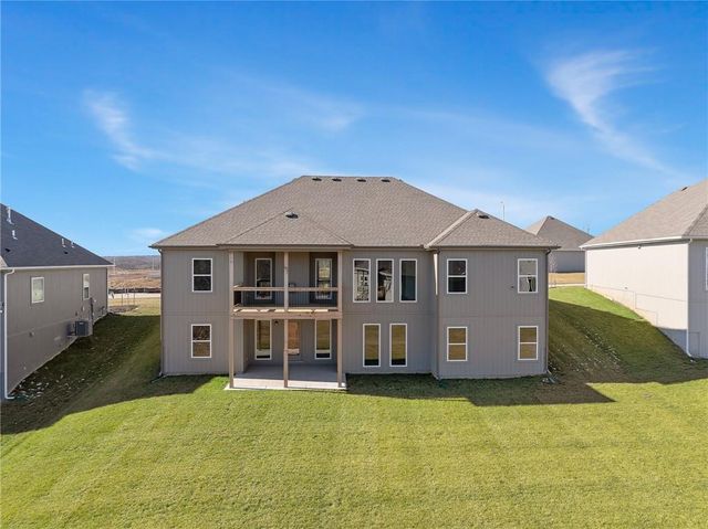 10139 N Winchester Avenue, Kansas City, MO 64156