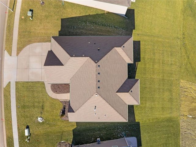 10139 N Winchester Avenue, Kansas City, MO 64156